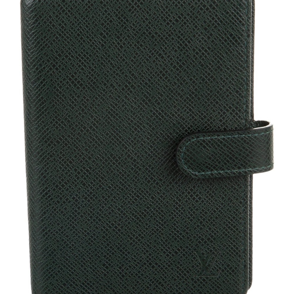 Vintage Smeraldo Taiga leather Louis Vuitton small ring agenda cover.